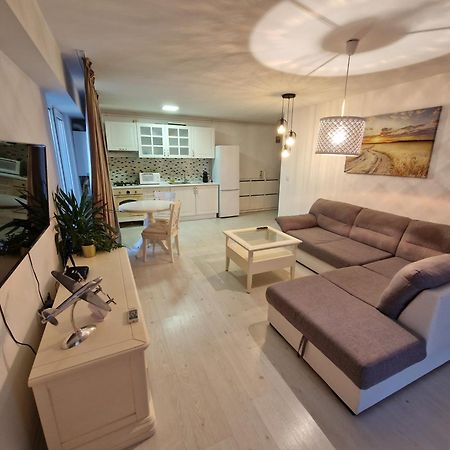 Wizz Pilot Residence Отопени Екстериор снимка